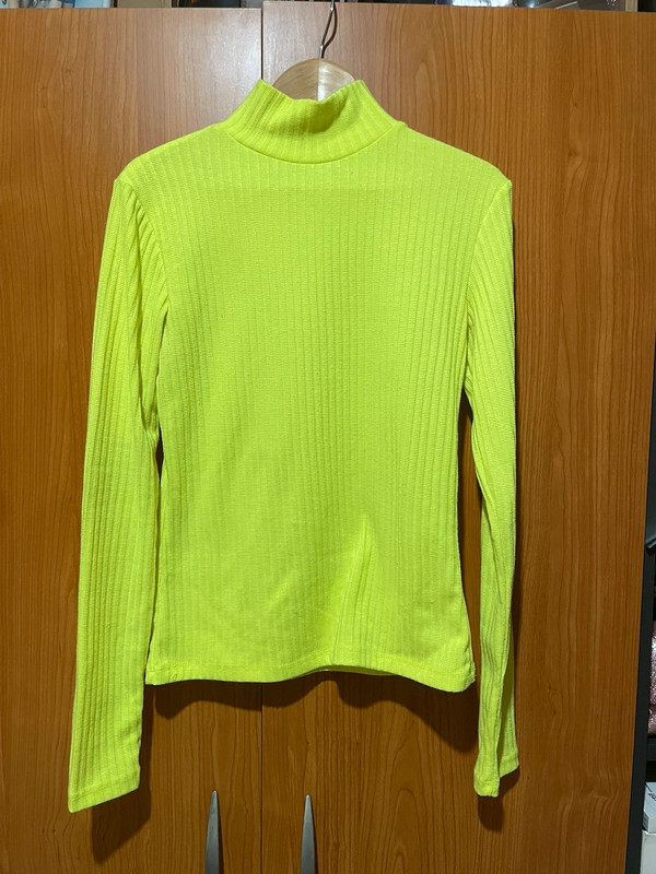 Top amarillo pull and bear 1