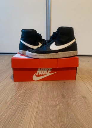 Baskets Nike blazer montante, noir et blanche, taille 38, marke: Nike, zustand: Sehr gut, größe: 38, 30,00 €, 32,20 € inklusive Vinted-Käuferschutz