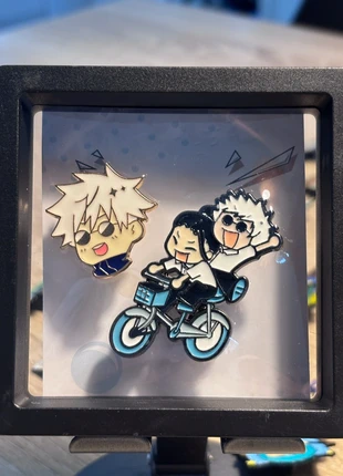 Set de 2 pin’s Gojo satoru jujutsu Kaisen, marque: Jujutsu Kaisen, état: Très bon état, 6,00 €, 7,00 € Protection acheteurs incluse