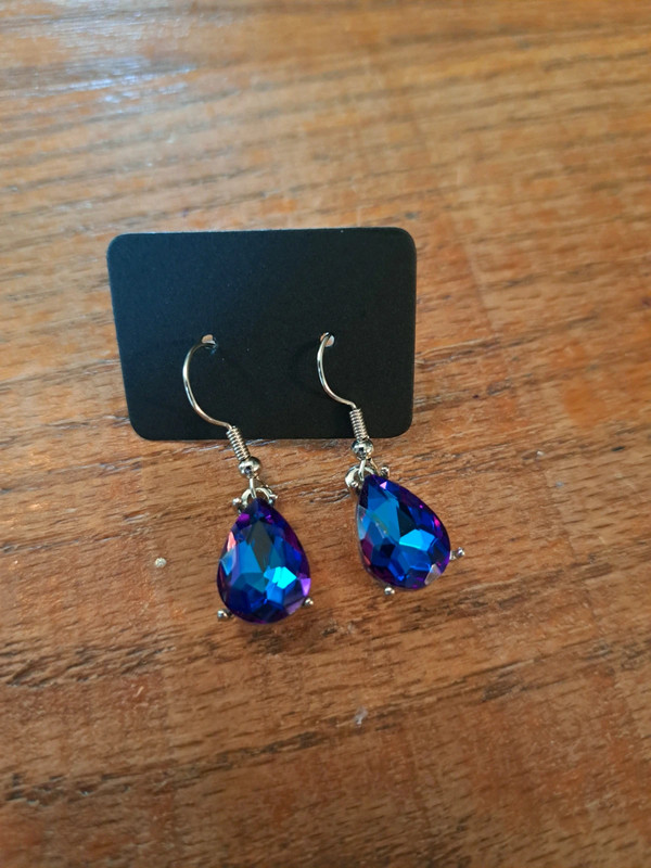 Teardrop shape blue purple rhinestone earrings 1