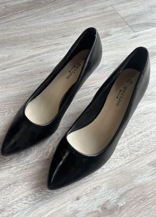 Escarpins noirs classiques Ligne à Suivre – talon 6 cm, élégants et confortables, taille 40, marque: Ligne à Suivre, état: Très bon état, taille: 40, 4,00 €, 4,90 € Protection acheteurs incluse