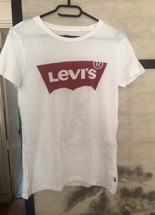 T-shirt Lévis 36 , marke: Levi's, zustand: Neu, größe: S / 36 / 8, 8,00 €, 9,10 € inklusive Vinted-Käuferschutz