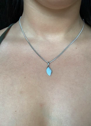 Collier feuille argenté, état: Très bon état, 25,00 €, 26,95 € Protection acheteurs incluse