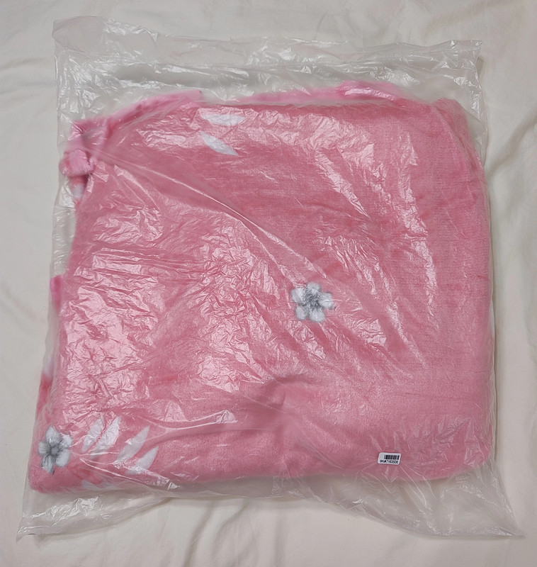 NEW in Packaging Pink Floral Pattern Flannel Blanket 1
