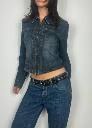Dark wash denim cropped jacket with zipper, featuring a cropped fit and a touch of 90s grunge, brand: moto, condition: Very good, size: M / UK 12-14, £36.00, £38.50 includes Buyer Protection