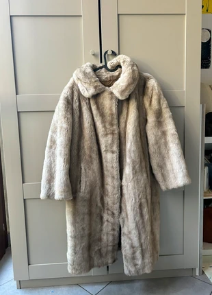 Cappotto in pelliccia sintetica chiara, merk: Vintage Dressing, staat: Heel goed, maat: M / 38 / 10, € 45,00, € 47,95 inclusief Kopersbescherming