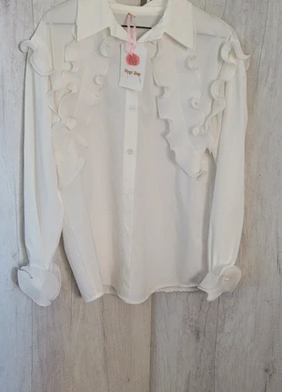 Camisa blanca con volantes , marca: Pimpi Shop, estado: Nuevo con etiquetas, tamaño: M / 38 / 10, 10,00 €, 11,20 € Protección al comprador incluida