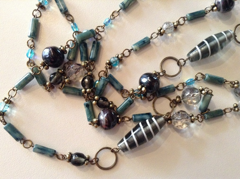 collier bleu en perles 2