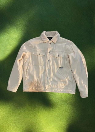 Casaco de bombazina bege com forro de pelo, marca: Pull & Bear, estado: Muito bom, tamanho: L, €25.00, €26.95 inclui Proteção do Comprador