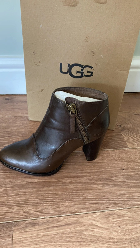 Ugg deals dolores boots