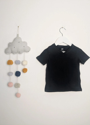 Kleinkinder T-Shirt | V-Neck | H&M | 92 | Schwarz, brand: H&M, condizioni: Buone, taglia: 24-36 mesi / 92 cm, €1.00, €1.75 include la Protezione acquisti