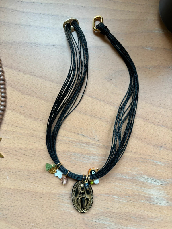 Collar virgen