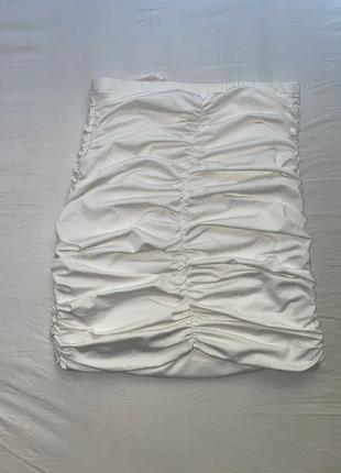 white ruched mini skirt, staat: Heel goed, maat: L / 40 / 12, € 3,00, € 3,85 inclusief Kopersbescherming