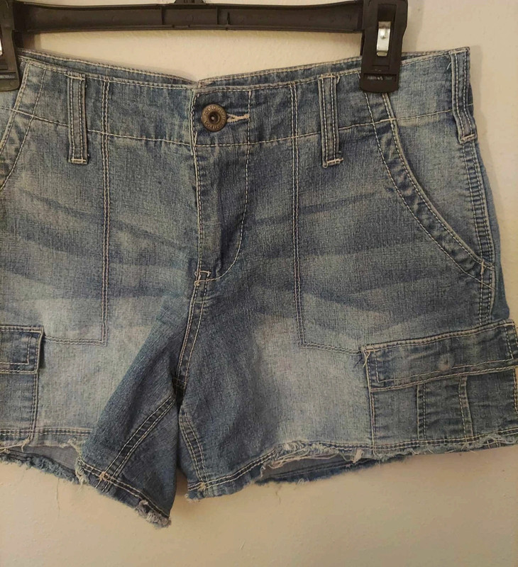 Distressed high-waisted shorts 5