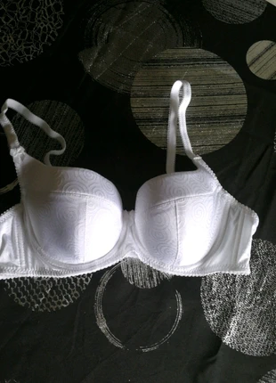 Soutiens-gorge blanc, marque: Gorteks, état: Neuf avec étiquette, taille: 95B, 14,00 €, 15,40 € Protection acheteurs incluse