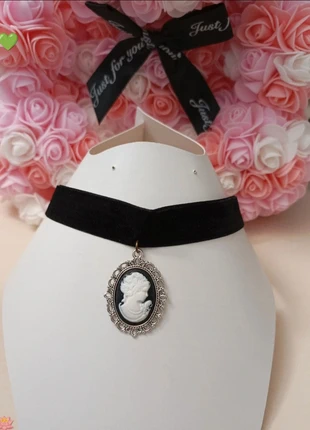 Collier velours noir avec pendentif camée, zustand: Sehr gut, 10,00 €, 11,20 € inklusive Vinted-Käuferschutz