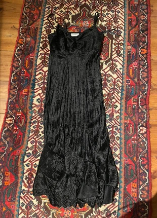 Robe noir velours mi longue élégante volants, marque: Vintage, état: Très bon état, taille: M / 38 / 10, 8,00 €, 9,10 € Protection acheteurs incluse