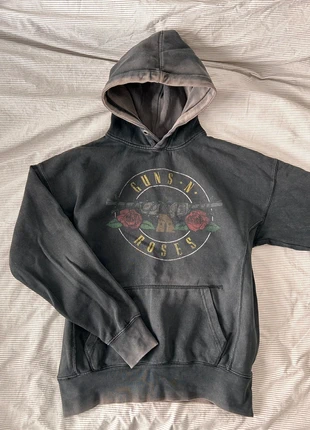 Guns n Roses Hoodie, marke: Pull & Bear, zustand: Gut, größe: XS, 1,00 €, 1,75 € inklusive Vinted-Käuferschutz