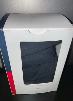 Tommy Hilfiger 3 pack t shirts boxed new v neck BLACK M, merk: Tommy Hilfiger, staat: Nieuw met prijskaartje, maat: M, € 16,00, € 17,50 inclusief Kopersbescherming