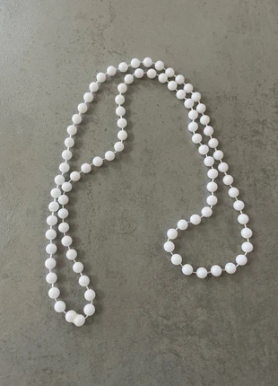 Grand collier perles blanches tendance, staat: Heel goed, € 1,00, € 1,75 inclusief Kopersbescherming