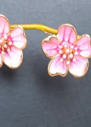Boucles d'oreilles fleurs rose et fushia, état: Neuf sans étiquette, 7,00 €, 8,05 € Protection acheteurs incluse