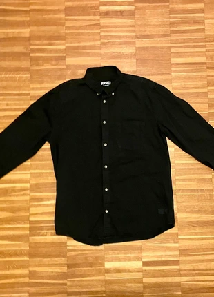 schwarzes Baumwollehemd, brand: Bershka, condizioni: Nuovo senza cartellino, taglia: M, €10.00, €11.20 include la Protezione acquisti