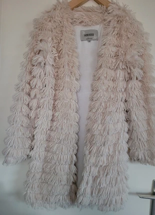 Creme zacht fluffy jasje M, merk: Jaune Rouge, staat: Heel goed, maat: M / 38 / 10, € 9,50, € 10,68 inclusief Kopersbescherming