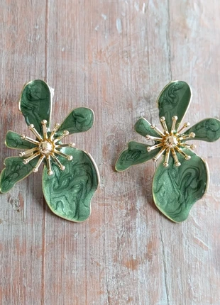 Boucles d'oreilles fleurs doree, état: Neuf sans étiquette, 6,00 €, 7,00 € Protection acheteurs incluse