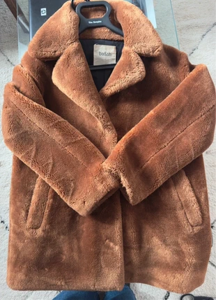 Veste Bash fausse fourrure, marque: Ba&sh, état: Très bon état, taille: S / 36 / 8, 100,00 €, 105,70 € Protection acheteurs incluse