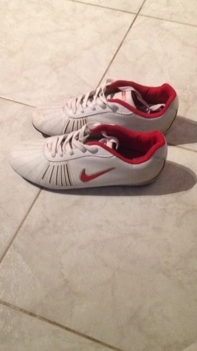 Chaussure nike rose et blanche 4