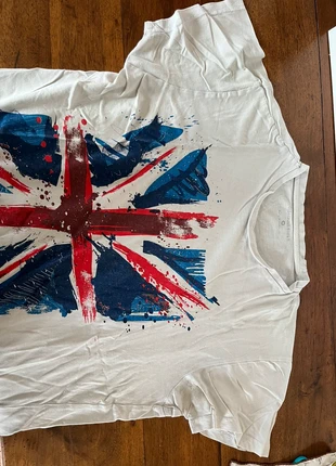 Tee shirt à motifs, marque: Cedar Wood State, état: Bon état, taille: S, 2,00 €, 2,80 € Protection acheteurs incluse