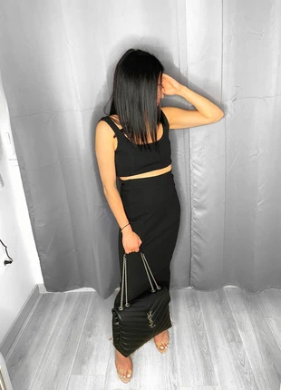 Ensemble haut & jupe noir , staat: Nieuw met prijskaartje, maat: Universele maat, € 15,00, € 16,45 inclusief Kopersbescherming