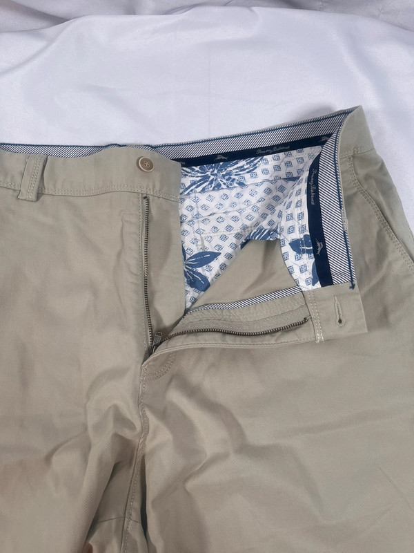 Tommy Bahama Khaki Shorts Men’s Size 35 5