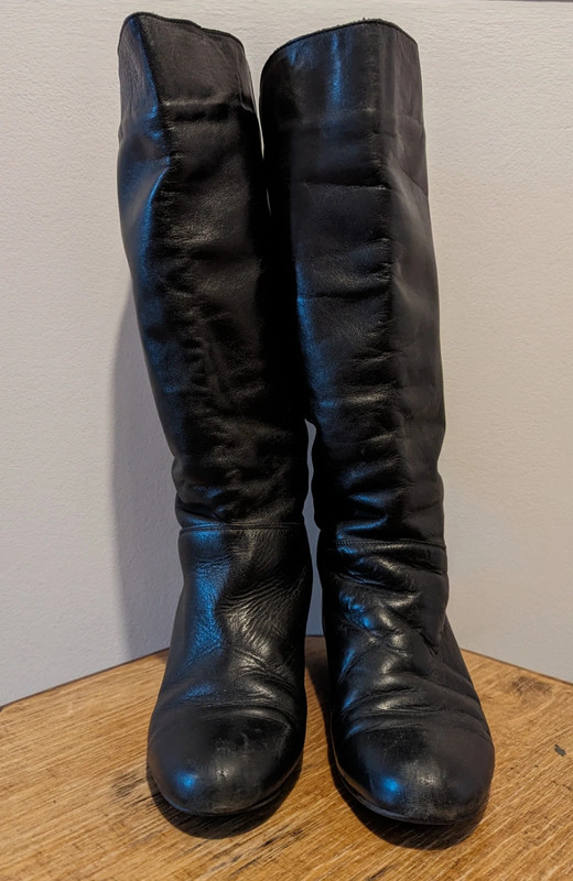 Black leather Russell and Bromley knee high boots | Vinted