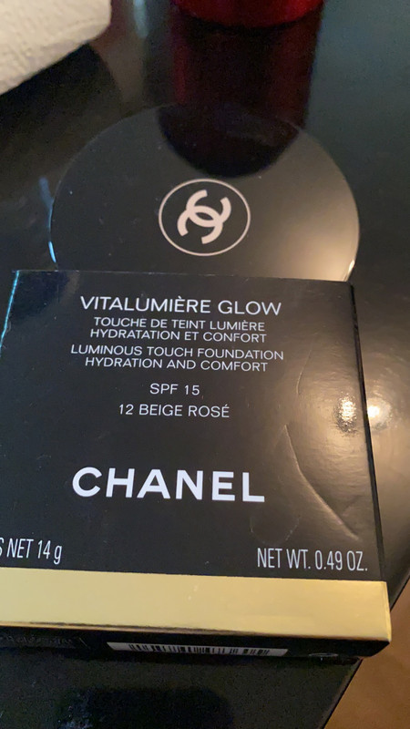 Chanel Vitalumiere Glow Luminous Touch Foundation Hydration And Comfort SPF  15