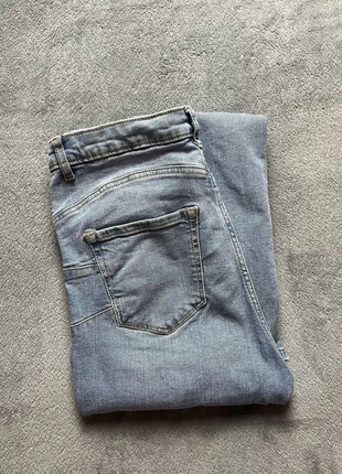 Jean bleu taille m kiabi très bon état, marque: Kiabi, état: Très bon état, taille: M / 38 / 10, 6,00 €, 7,00 € Protection acheteurs (Pro) incluse