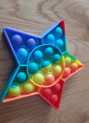 Fidget toys Regenboog ster pop it, état: Très bon état, 2,00 €, 2,80 € Protection acheteurs incluse