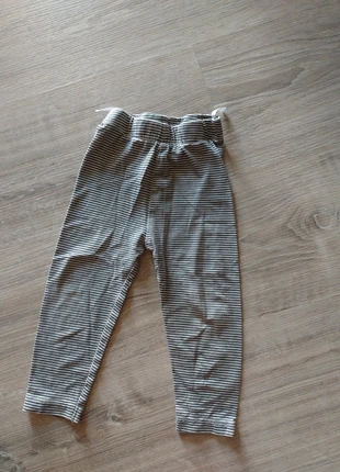 Gestreept broekje, marca: Zeeman, estado: Muito bom, tamanho: 18-24 meses / 86 cm, €1.00, €1.75 inclui Proteção do Comprador