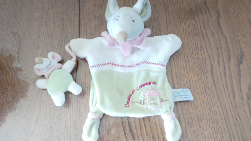 souris marionnette barbotine doudou et compagnie et son bébé rose vert blanc