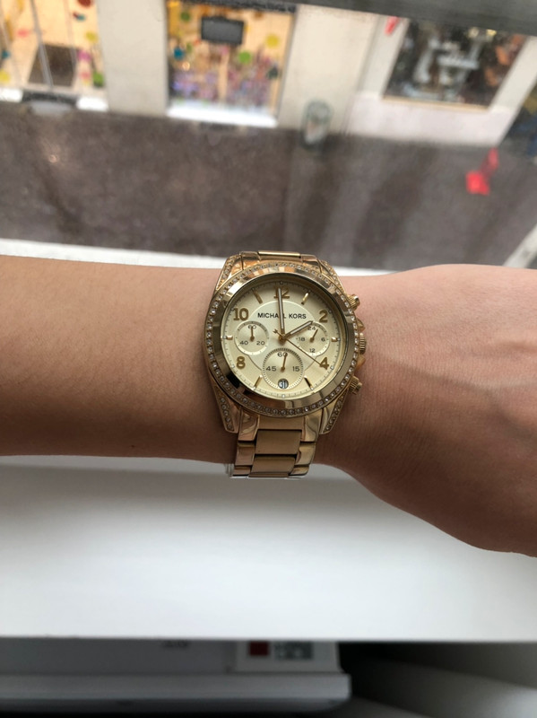 Montre analogique dor MIchael Kors besoin de changement de la