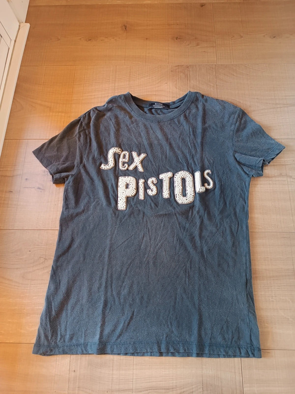 Camiseta Bershka Pistols - Vinted