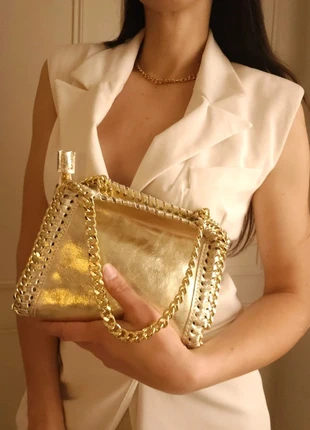 Sac à main / bandouillére en cuir véritable doré verni avec chaine doré, merk: Made In Italy, staat: Heel goed, € 49,99, € 53,19 inclusief Kopersbescherming Pro