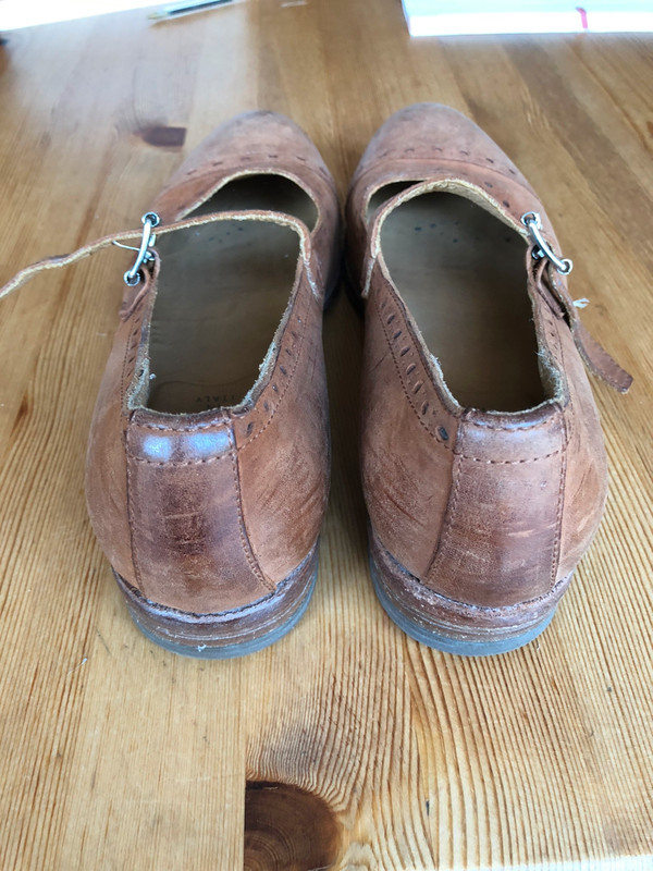 Chaussures tout cuir fabrication italienne de la marque MOMA