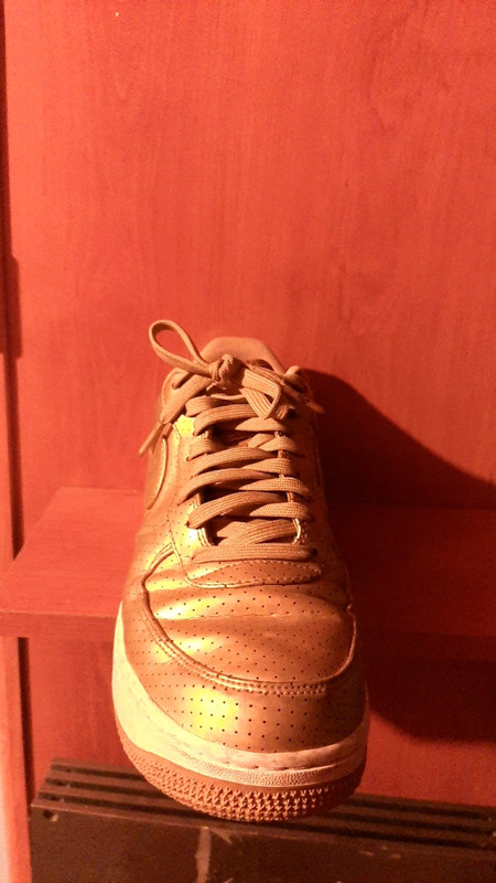 Zapatillas Nike Air Force 1 color oro. Gama alta. Precio nuevo 140 euros