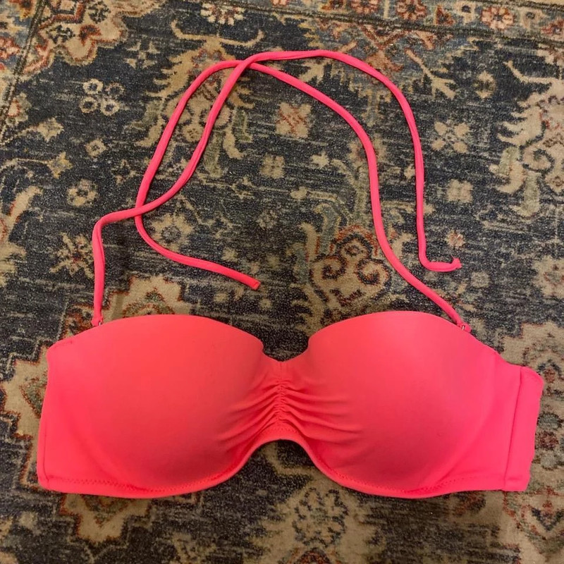 Victoria’s Secret bikini top 1