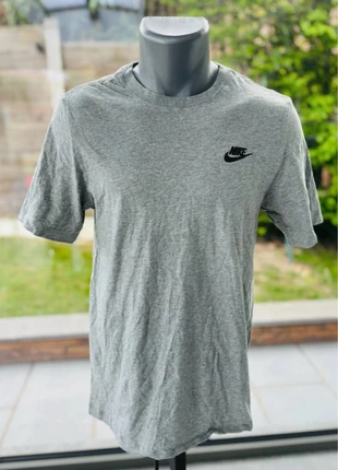 T-shirt Nike gris coton très bon état S, marque: Nike, état: Très bon état, taille: S, 5,00 €, 5,95 € Protection acheteurs (Pro) incluse