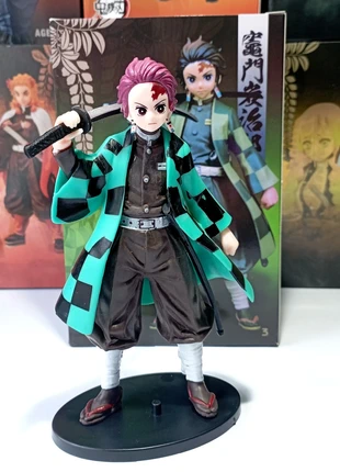 Figura Tanjirou Demon Slayer Kimetsu no Yaiba 15cm, état: Neuf avec étiquette, taille: Taille unique, 9,00 €, 10,15 € Protection acheteurs incluse