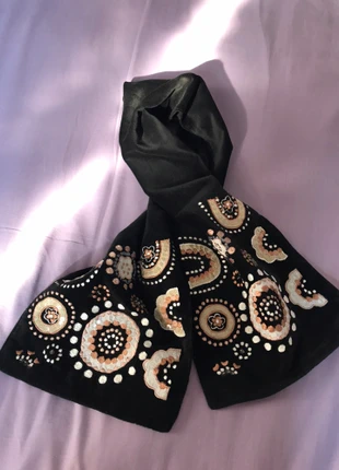 Écharpe velours brodée sequins , état: Très bon état, 12,00 €, 13,30 € Protection acheteurs incluse