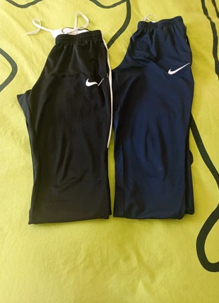 Lote pantalones Nike, marque: Nike, état: Très bon état, taille: S, 10,00 €, 11,20 € Protection acheteurs incluse