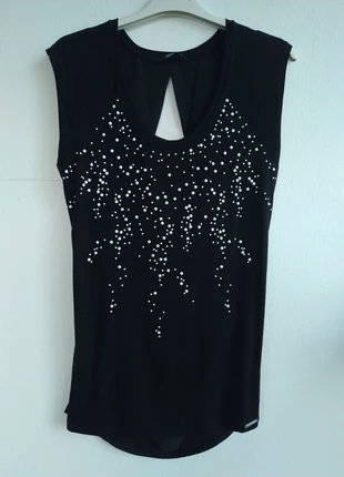 Camisola / T-shirt preta com apliques, muito elegante - Tiffosi - Tamanho M, marca: Tiffosi, estado: Muito bom, tamanho: M / 38 / 10, €7.00, €8.05 inclui Proteção do Comprador